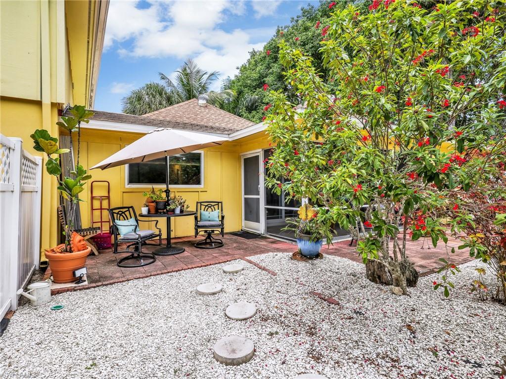 1201 Solana Road, Unit 7 Naples, FL 34103 - Photo 23 of 34