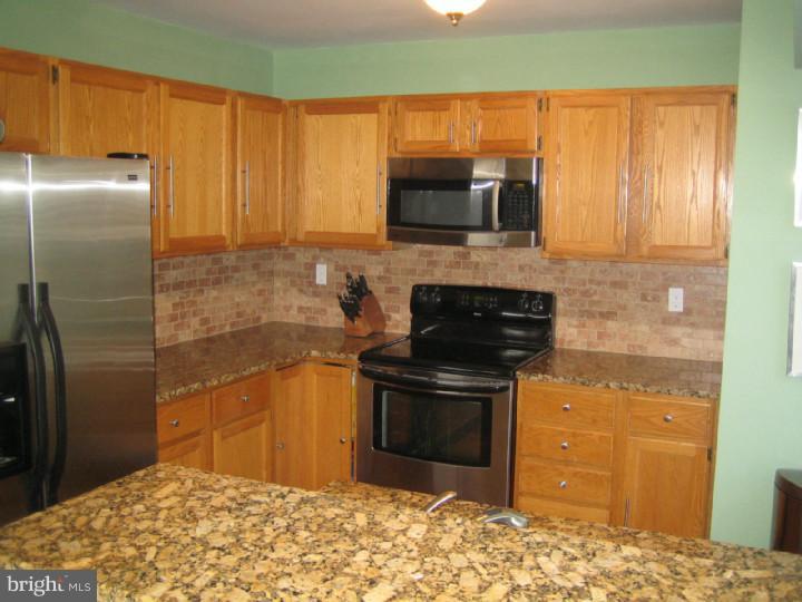 2704 Cornell Court Newtown Square, PA 19073 - Photo 7 of 24 Kitchen