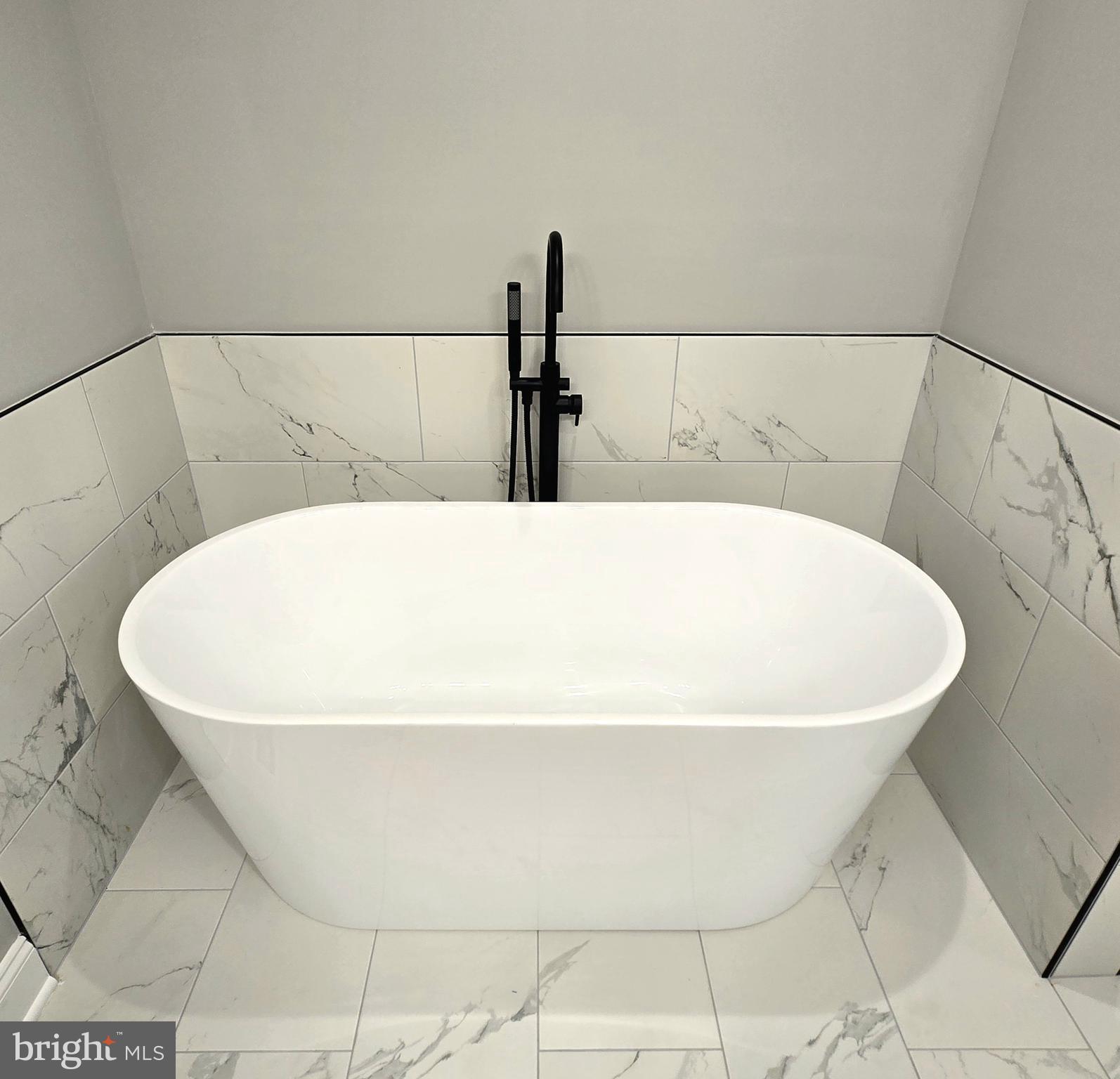 259 Arundel Road Pasadena, MD 21122 - Photo 12 of 54 separate soaking tub