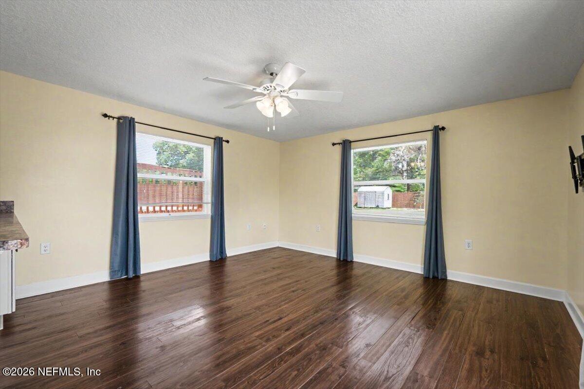 2425 Tulsa Road North Jacksonville, FL 32218 - Photo 10 of 31 Living Room