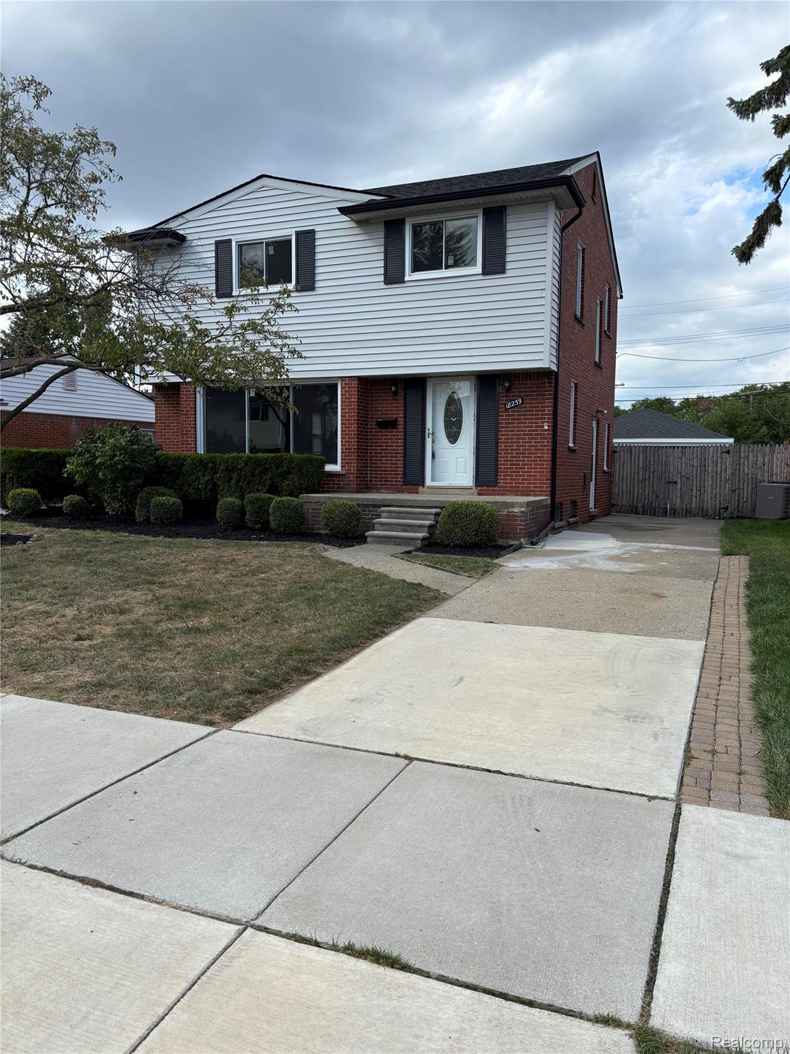18259 Spring Court South Fraser, MI 48026 - Photo 1 of 60 IMG_9778.jpeg
