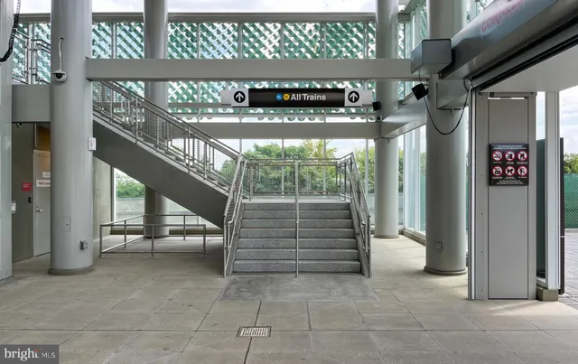 $1,900 | 649 Notabene Drive, Unit 1, Alexandria, VA 22305