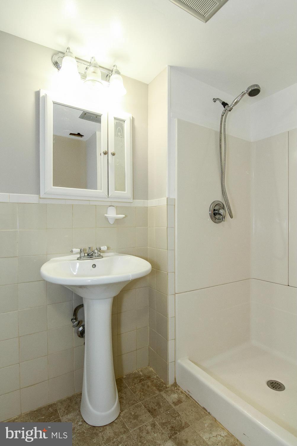 6303 Alberta Street Springfield, VA 22152 - Photo 22 of 27 Bath