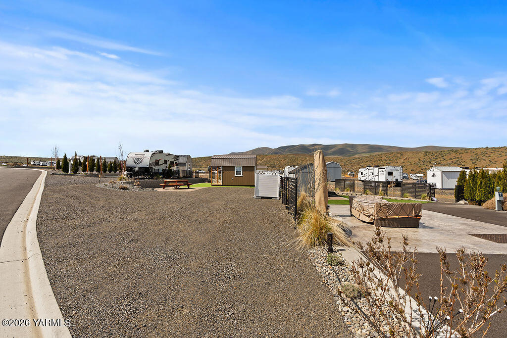 1769 Naches Wenas Road, Unit 6 Selah, WA 98942 - Photo 5 of 11 a city view with houses