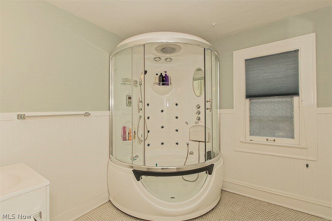 2572 Princeton Road Cleveland, OH 44118 - Photo 20 of 28