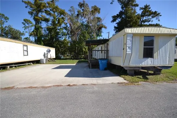 $850 | 16743 Highway 90, Unit 26, Des Allemands, LA 70030