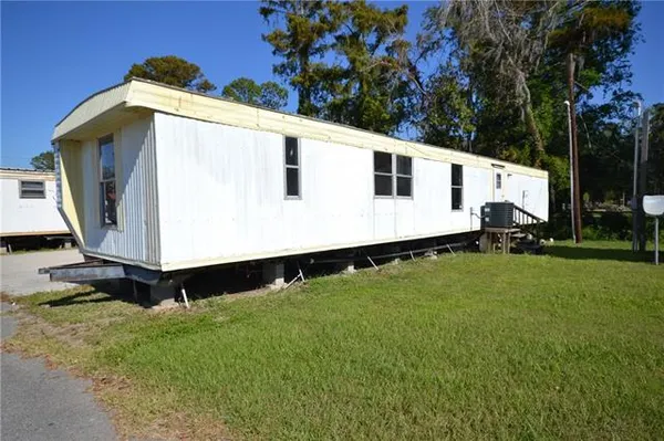 $850 | 16743 Highway 90, Unit 26, Des Allemands, LA 70030