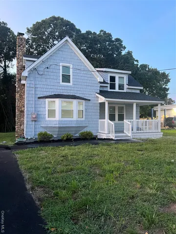 $629,999 | 749 East Main Street, Kings Park, NY 11754