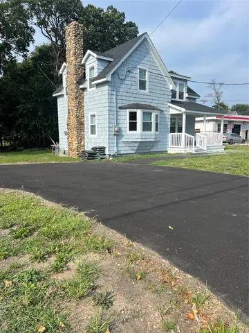 $629,999 | 749 East Main Street, Kings Park, NY 11754