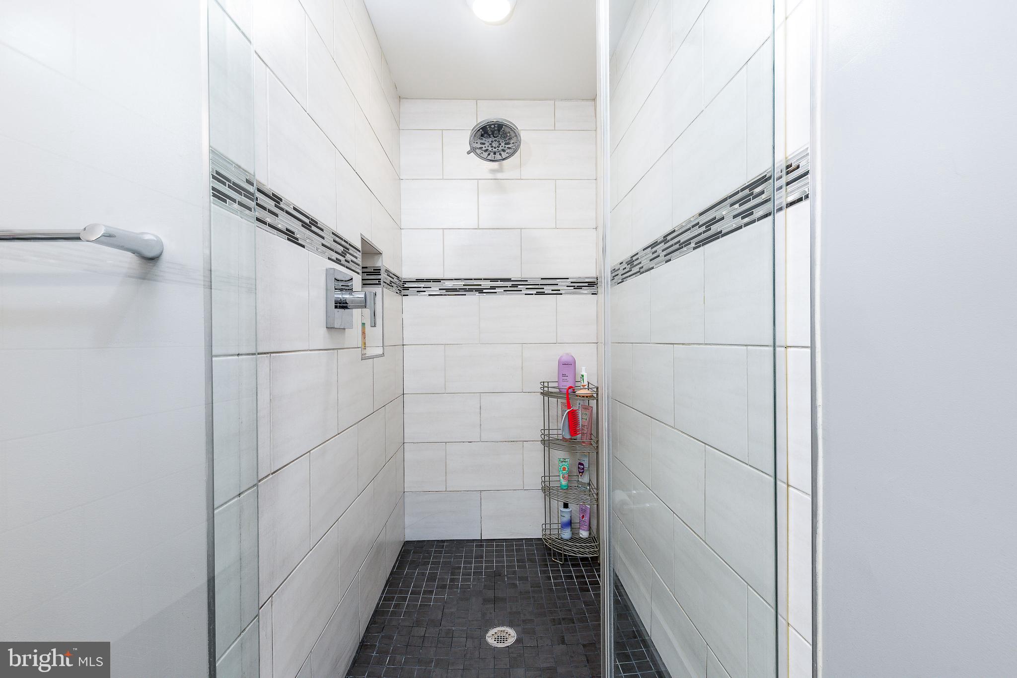 1237 North 5th Street, Unit 2 Philadelphia, PA 19122 - Photo 24 of 39 Primary bathroom