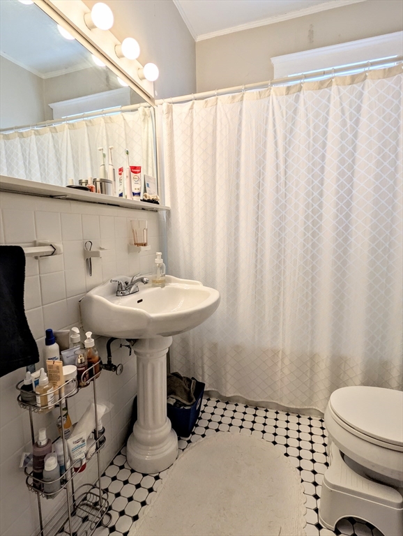 176 Winthrop Road, Unit 8 Brookline, MA 02445 - Photo 5 of 9