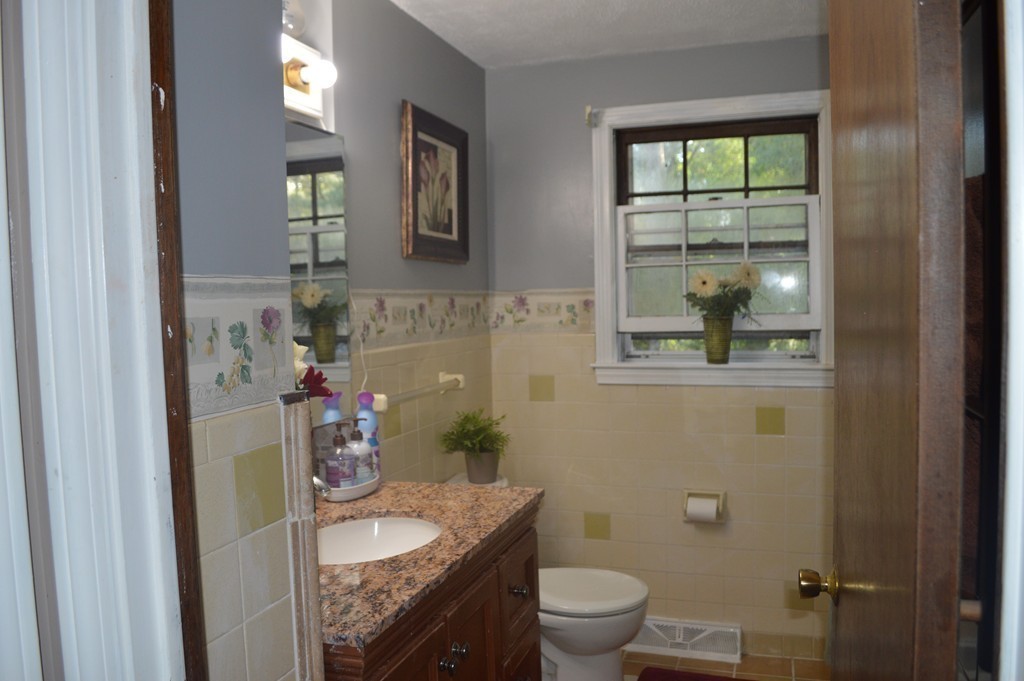 136 Allen Road Billerica, MA 01821 - Photo 9 of 20 Gallery Image 9