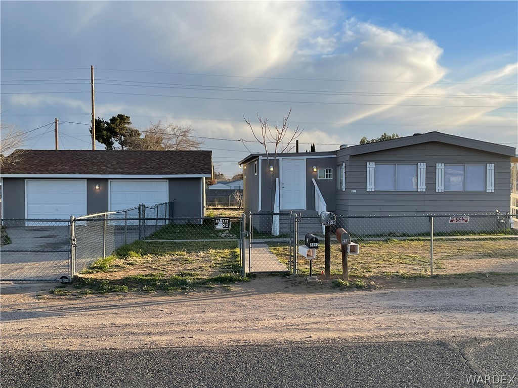 2190 Devlin Avenue Kingman, AZ 86409 - Photo 2 of 32