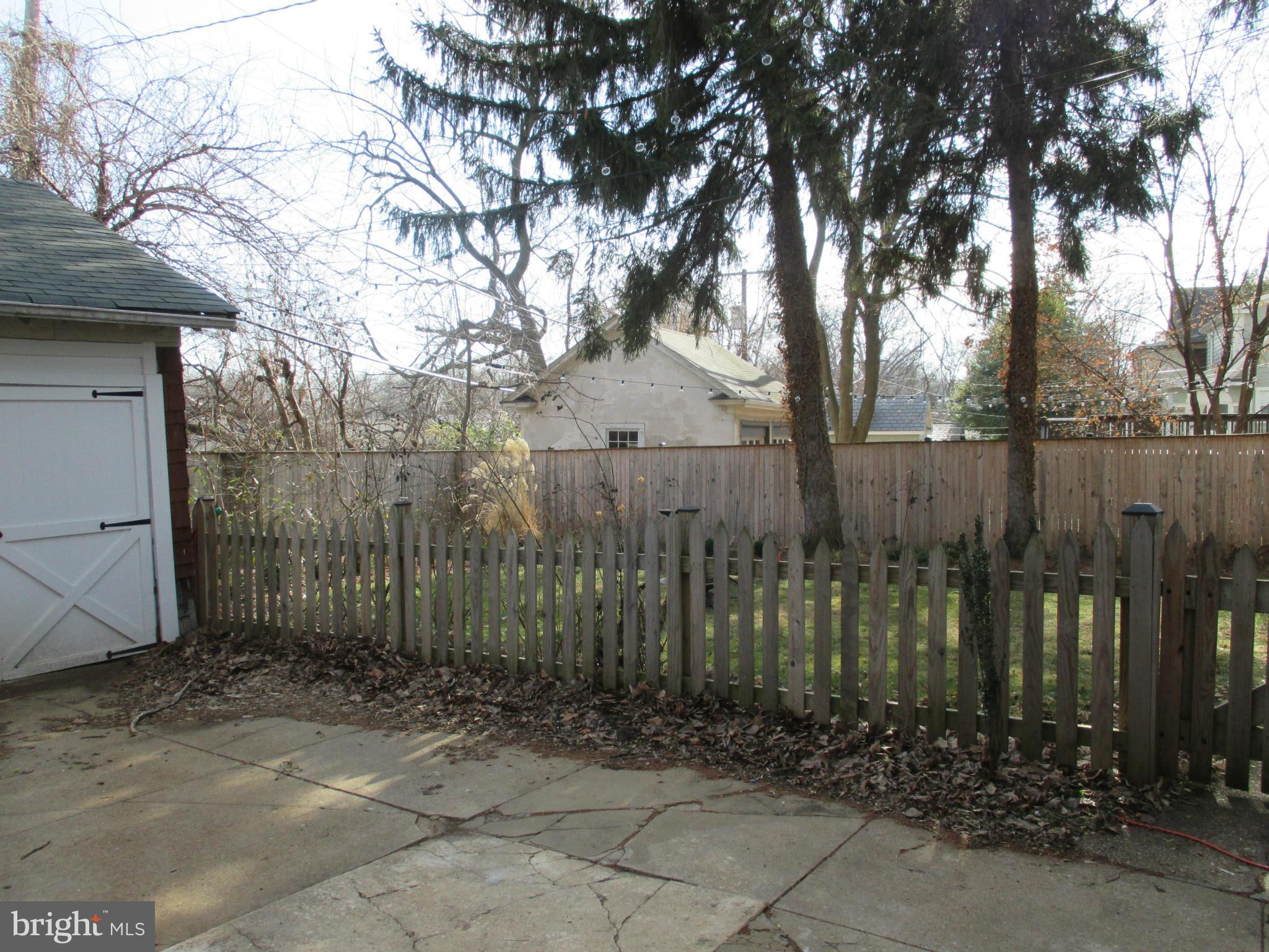 203 Mallow Hill Road Baltimore, MD 21229 - Photo 22 of 30 2 Car Garage and Driveway