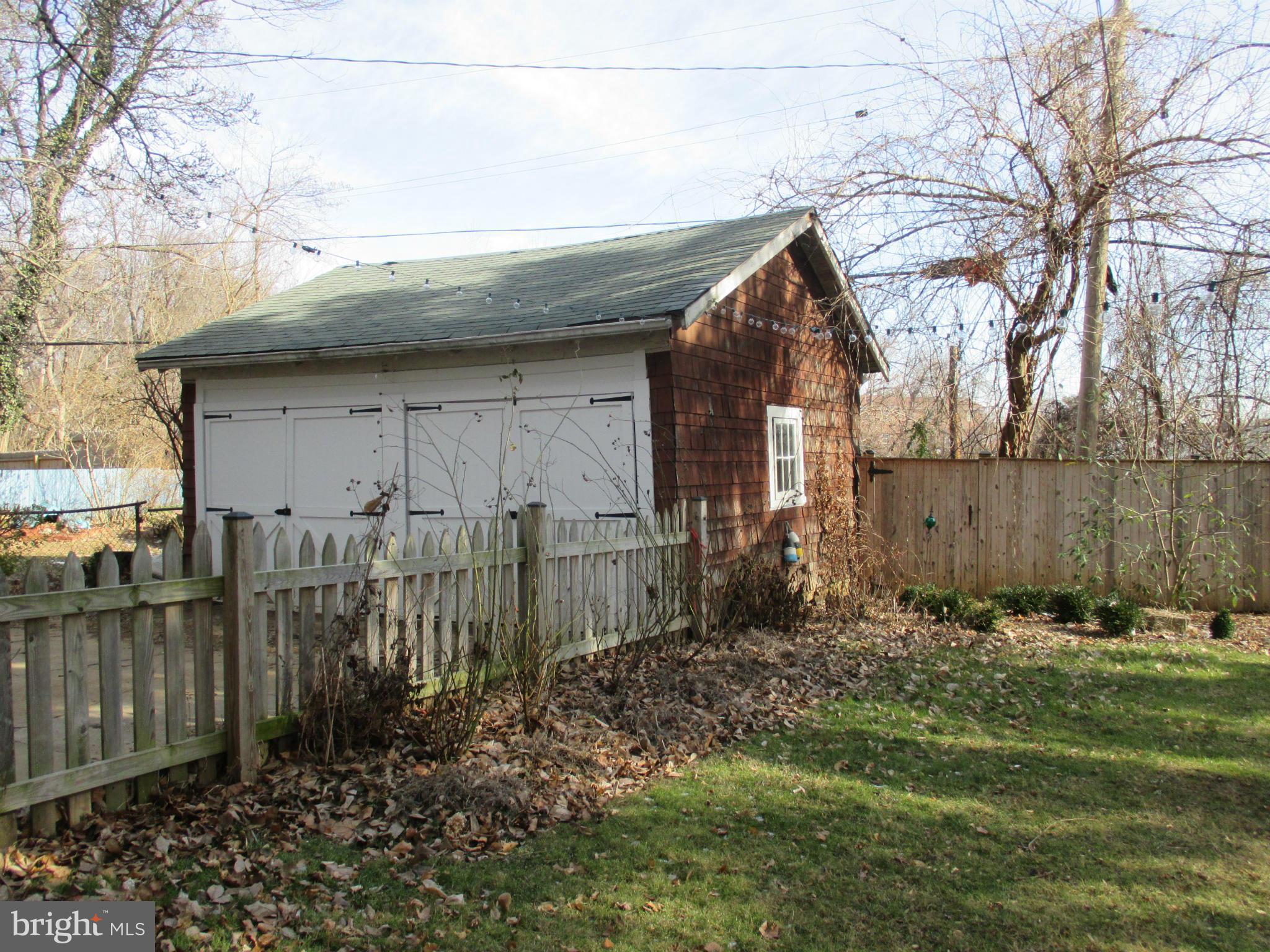 203 Mallow Hill Road Baltimore, MD 21229 - Photo 23 of 30 Fenced Yard, Double lot