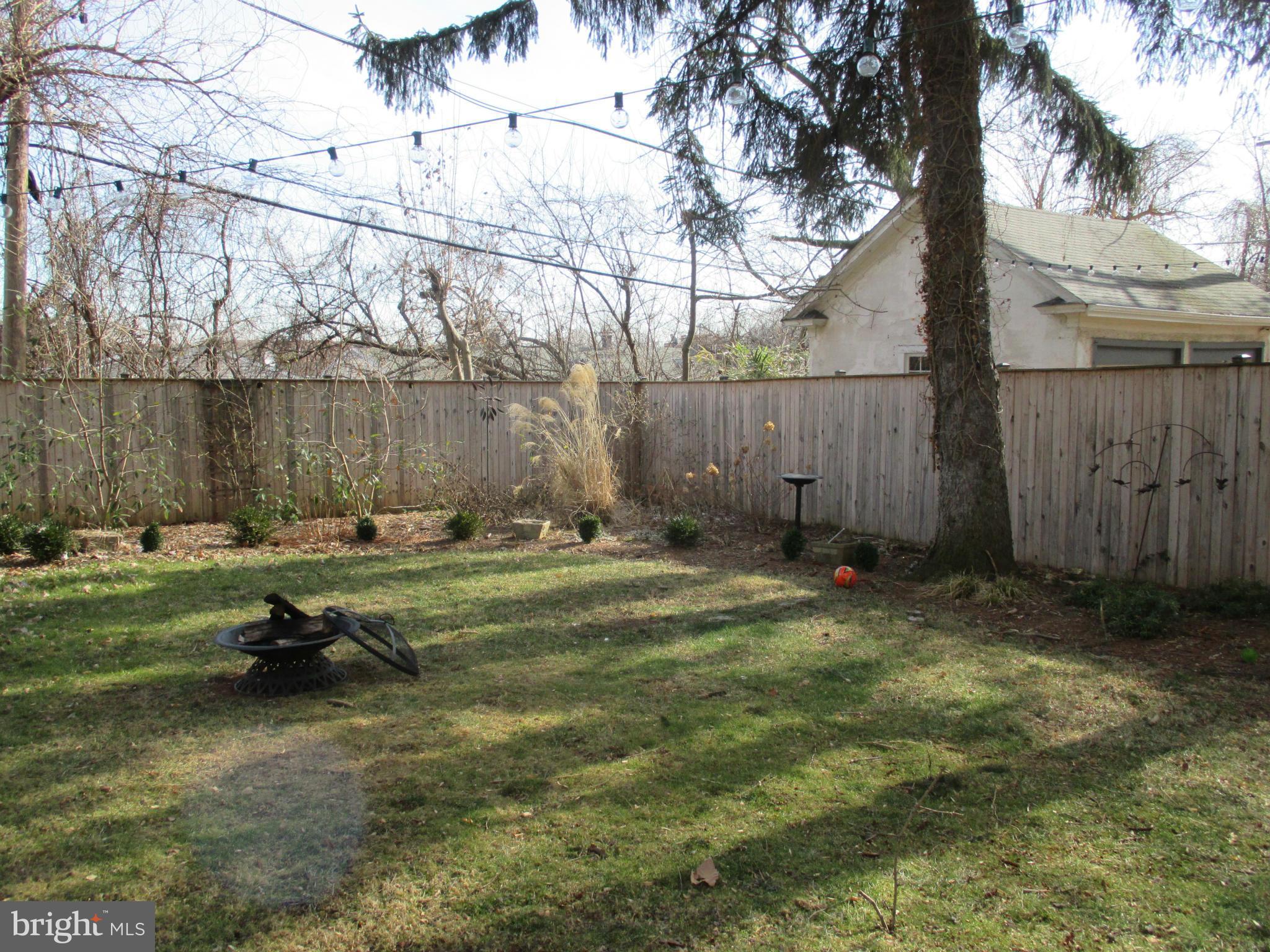 203 Mallow Hill Road Baltimore, MD 21229 - Photo 9 of 30 Large DOUBLE LOT with this home