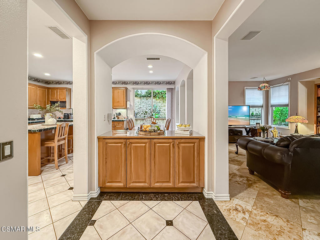 290 Culview Court Simi Valley, CA 93065 - Photo 12 of 68