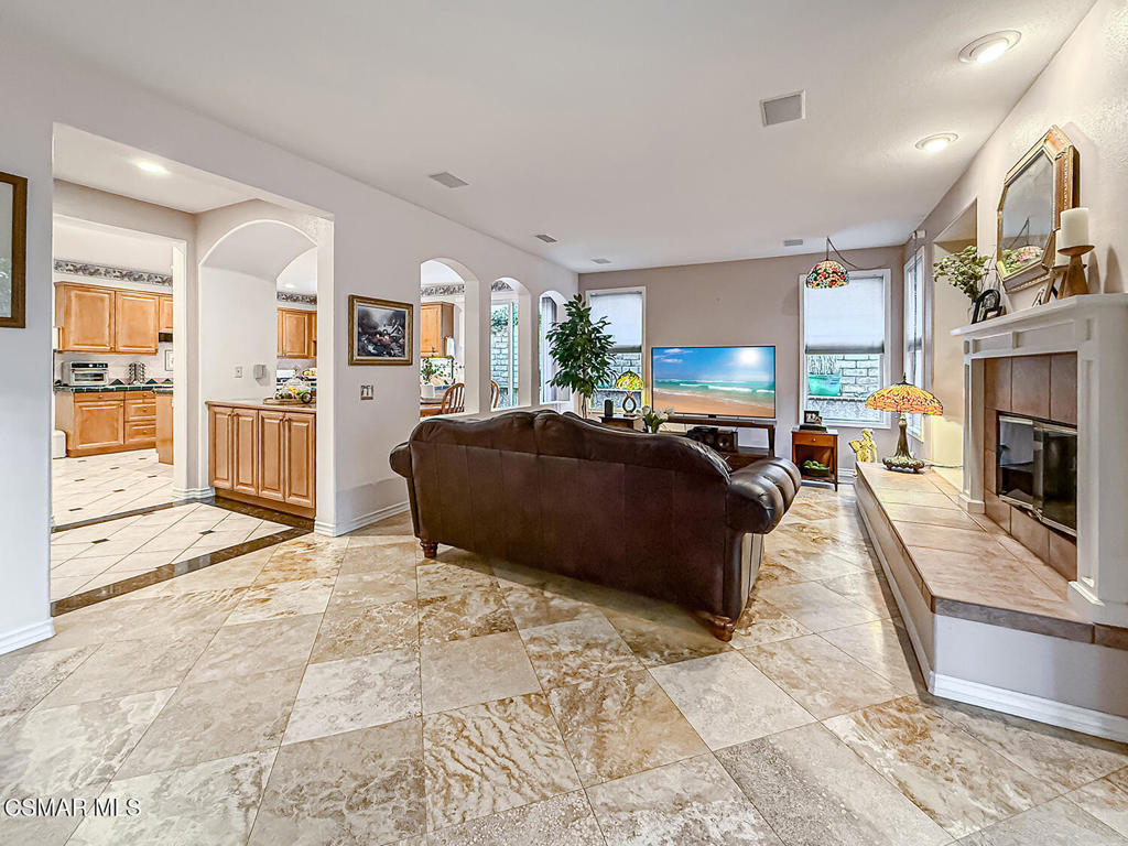 290 Culview Court Simi Valley, CA 93065 - Photo 14 of 68
