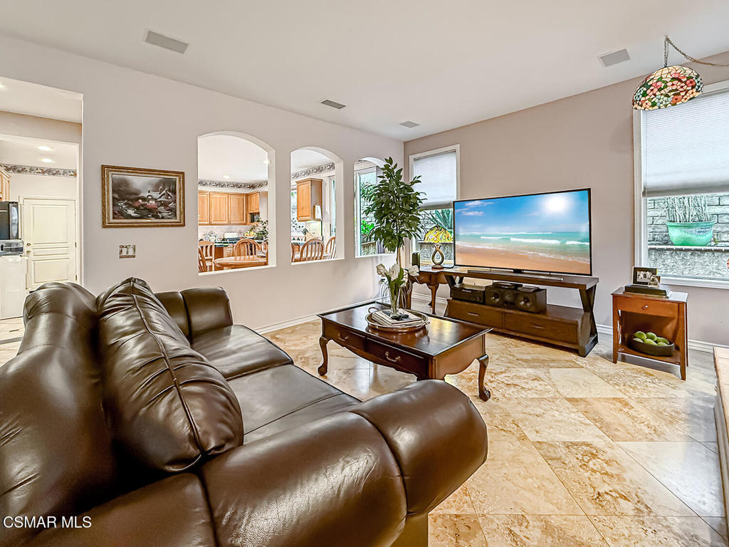290 Culview Court Simi Valley, CA 93065 - Photo 15 of 68