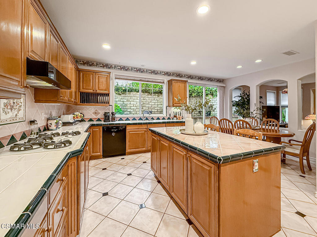 290 Culview Court Simi Valley, CA 93065 - Photo 18 of 68