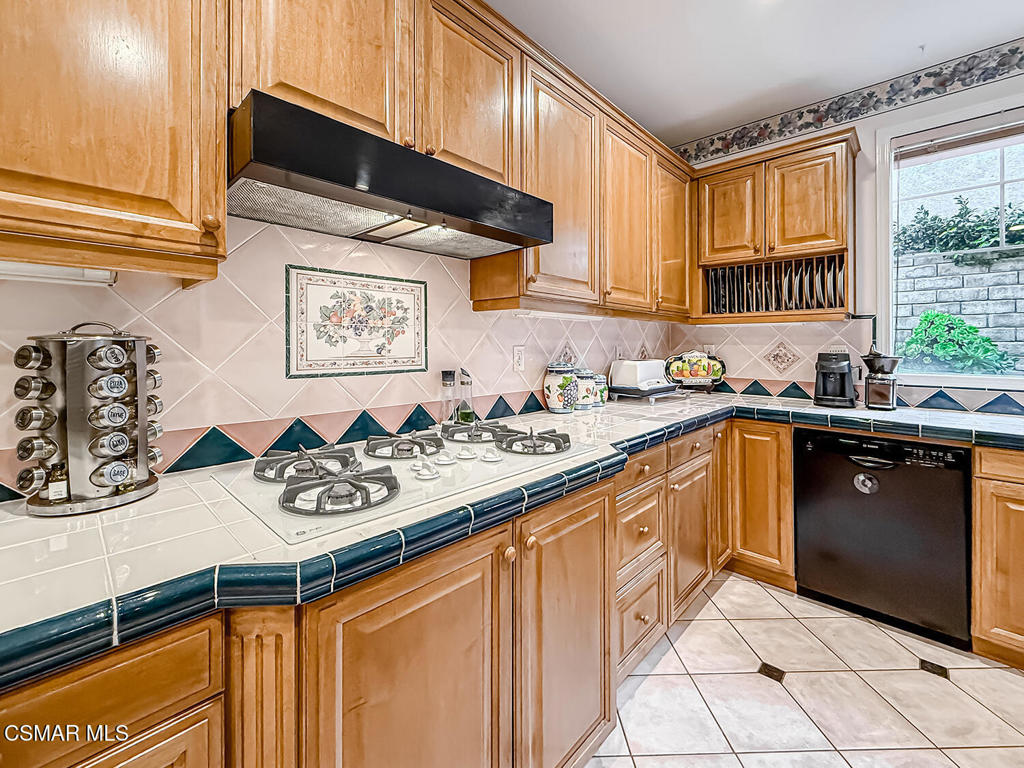 290 Culview Court Simi Valley, CA 93065 - Photo 19 of 68