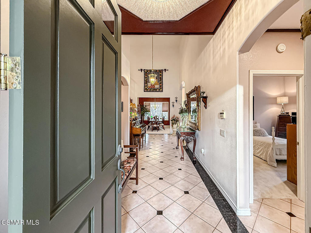 290 Culview Court Simi Valley, CA 93065 - Photo 5 of 68