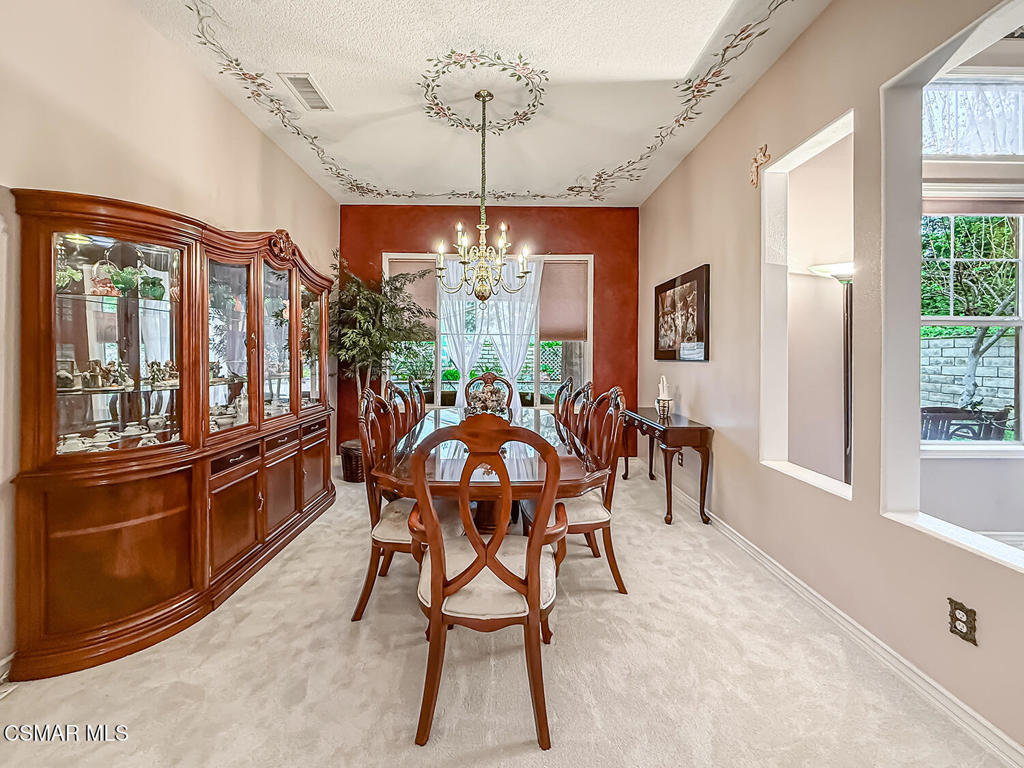 290 Culview Court Simi Valley, CA 93065 - Photo 10 of 68
