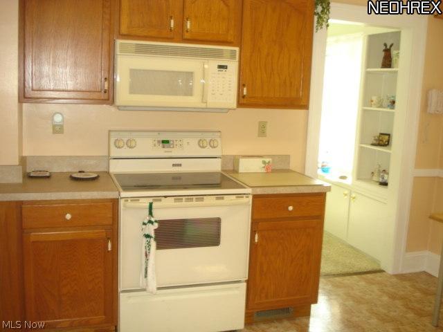 6907-6909 Ackley Road Parma, OH 44129 - Photo 9 of 25 Kitchen - Down