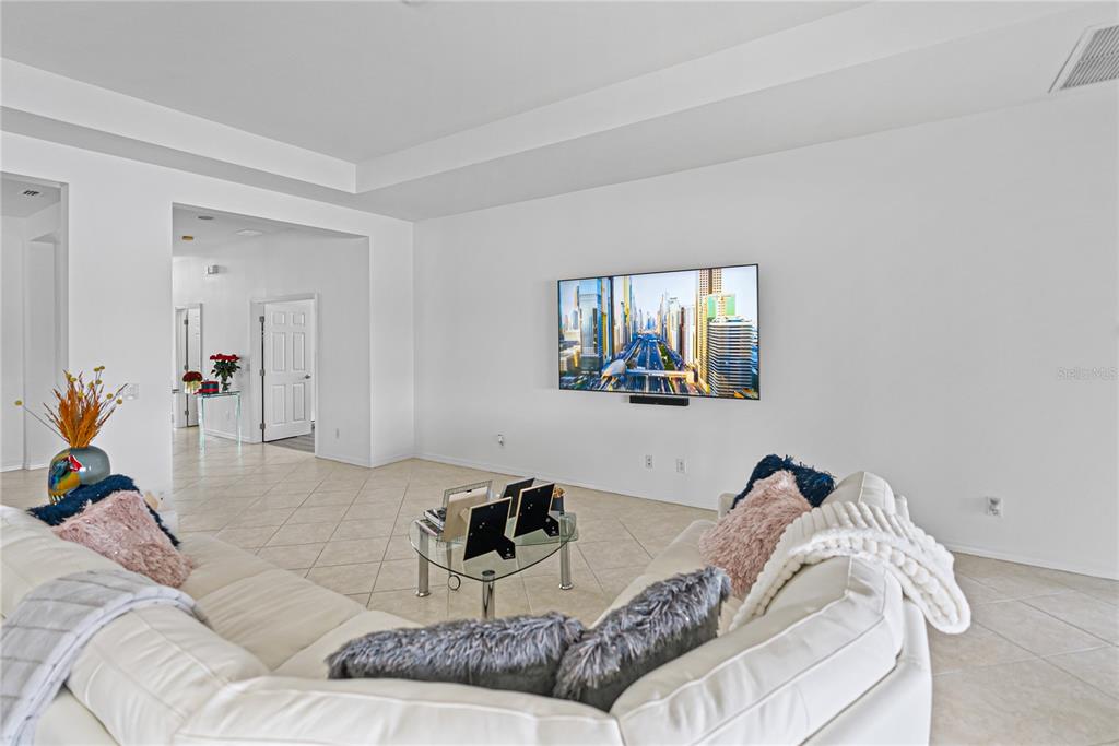 3671 Summerwind Circle Bradenton, FL 34209 - Photo 13 of 54