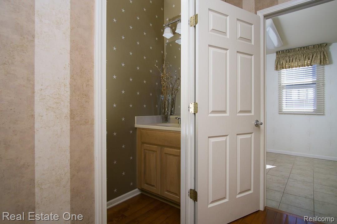 4585 Chatford Court Rochester, MI 48306 - Photo 27 of 32 4585-Chatford-b-007.jpg