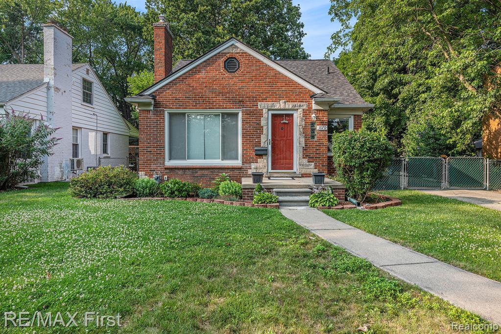 1070 Hampton Road Grosse Pointe Woods, MI 48236 - Photo 1 of 22