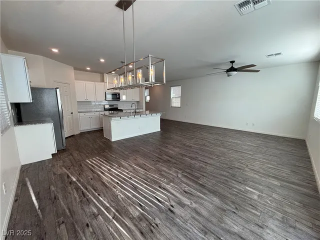 $2,500 | 8011 Cavazzo Avenue, Las Vegas, NV 89178