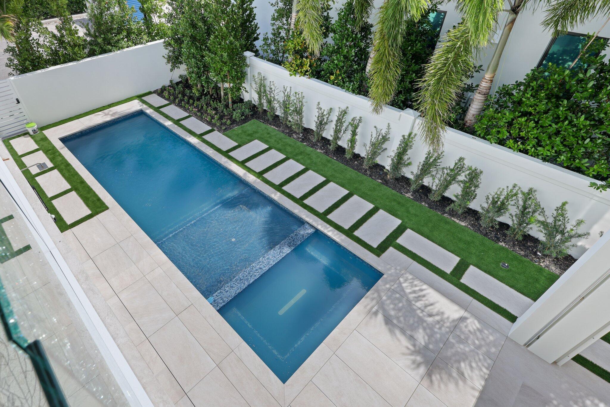 320 Grove Place Delray Beach, FL 33444 - Photo 71 of 85 a view of a backyard with sitting area