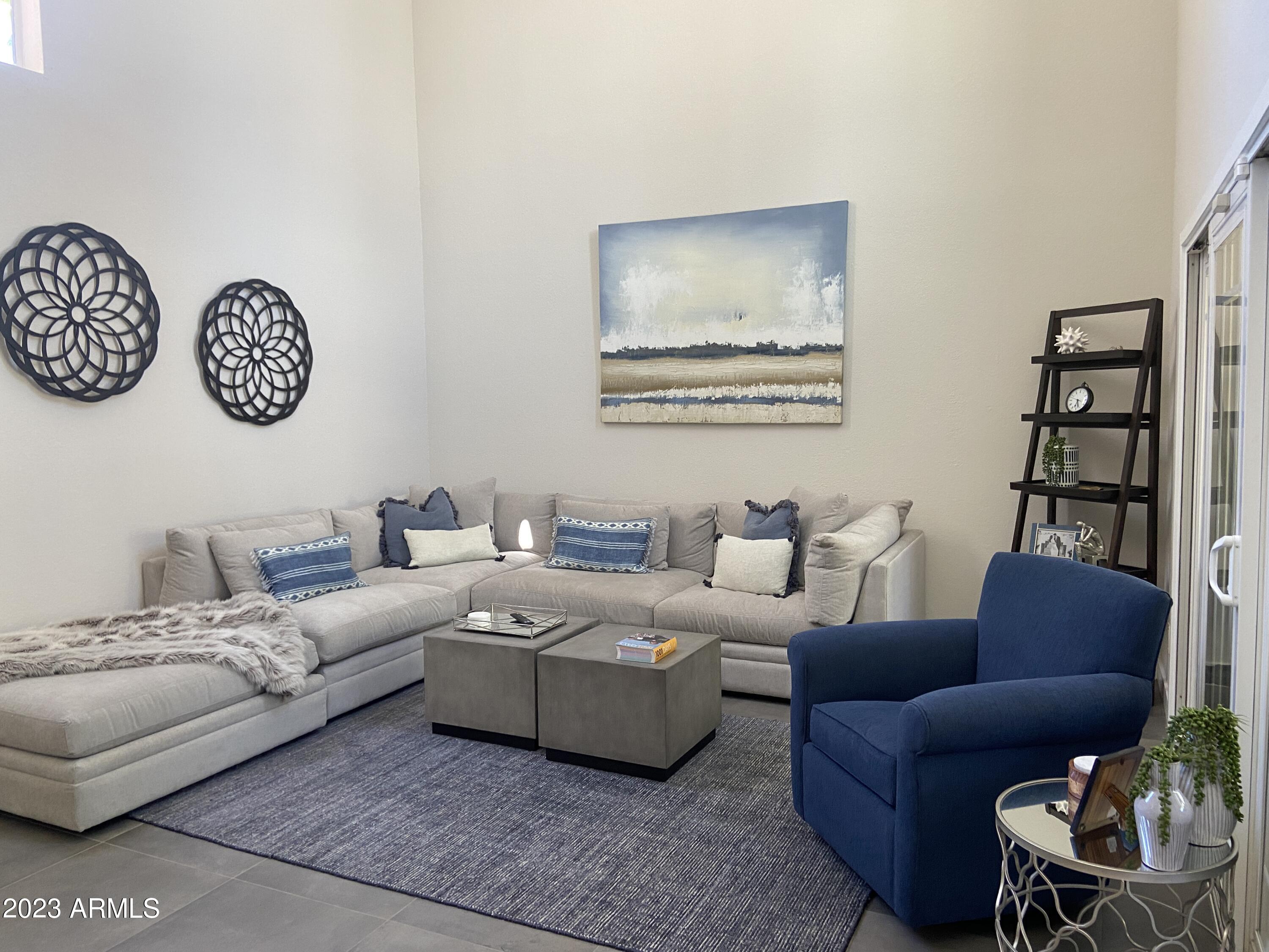 6325 North 30th Place Phoenix, AZ 85016 - Photo 2 of 22 Living Room