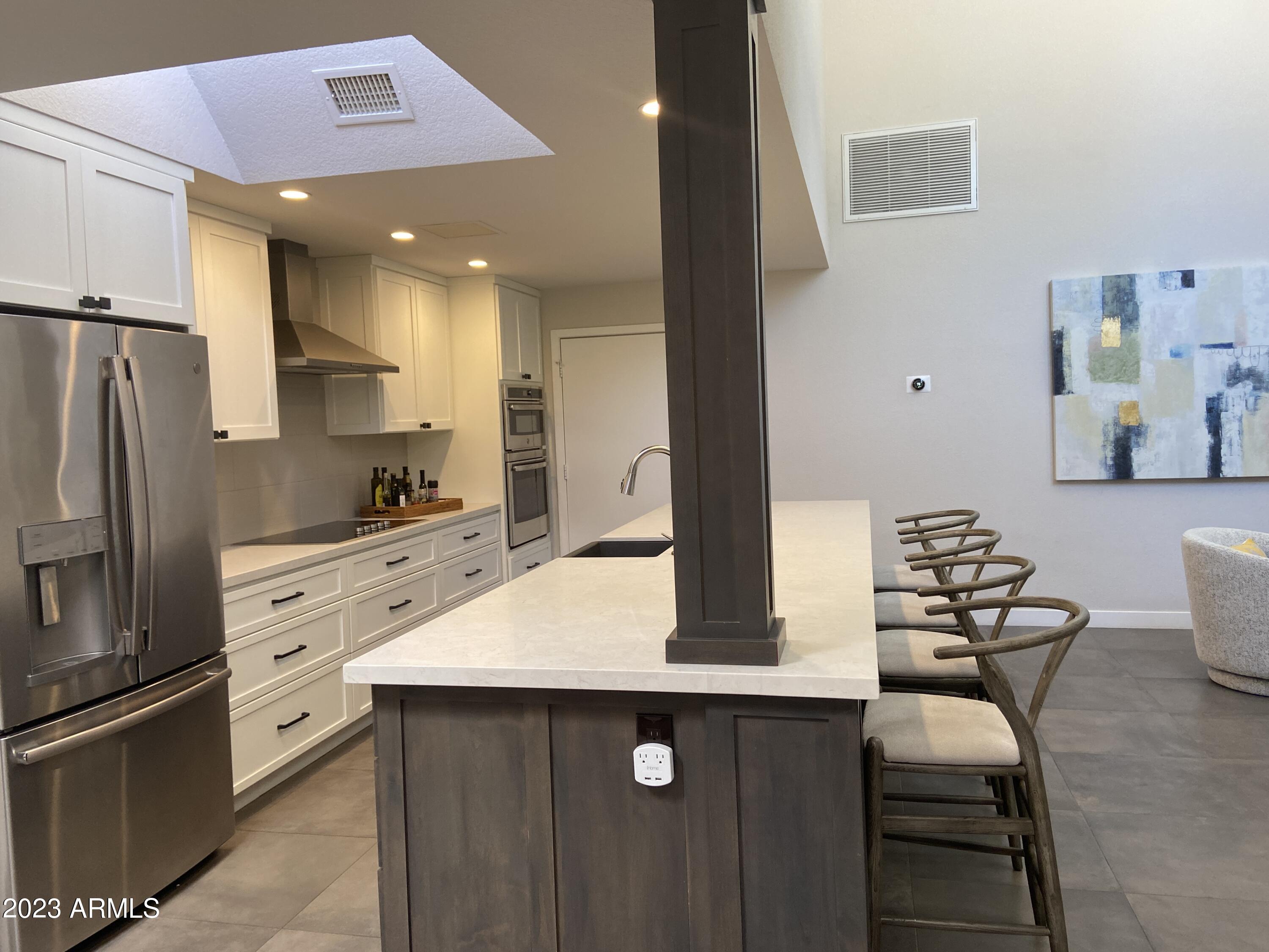 6325 North 30th Place Phoenix, AZ 85016 - Photo 7 of 22 Kitchen 2