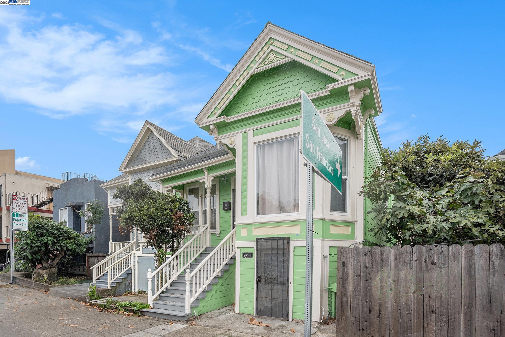 185 7th Street Oakland, CA 94607 - Photo 4 of 20 a front view of a house with a yard
