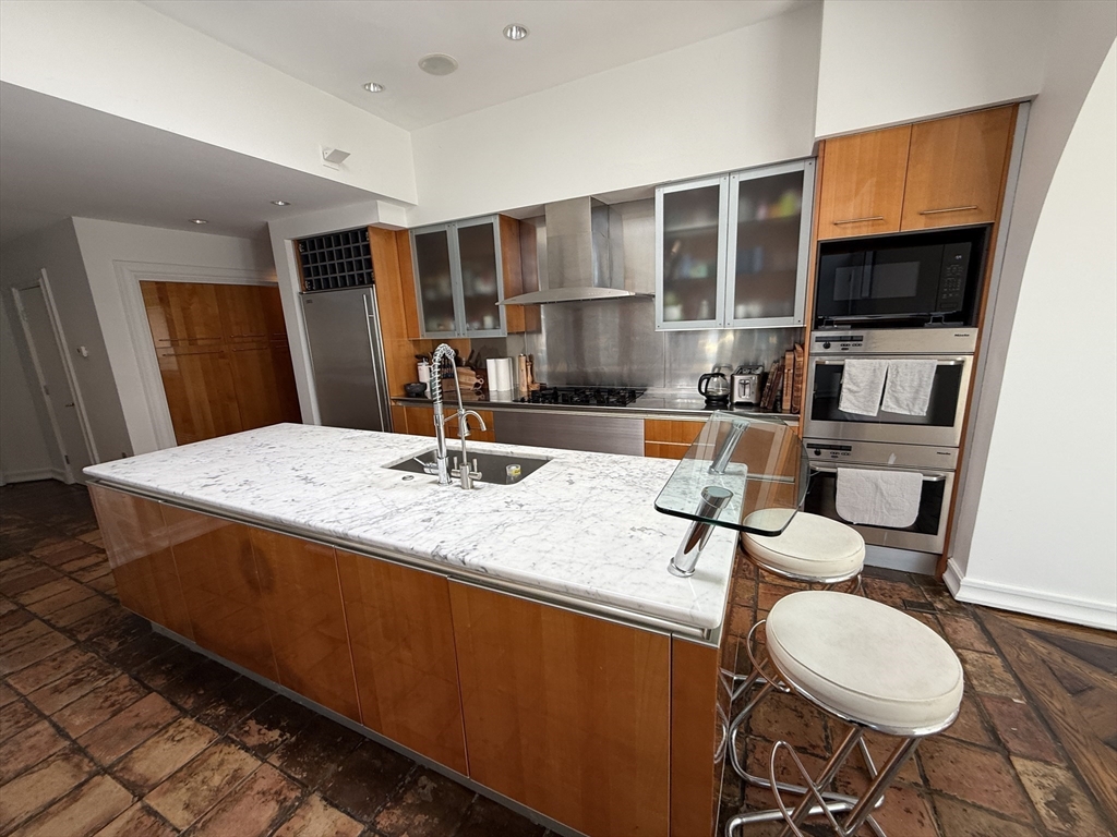 132 Yarmouth Road Brookline, MA 02467 - Photo 8 of 22
