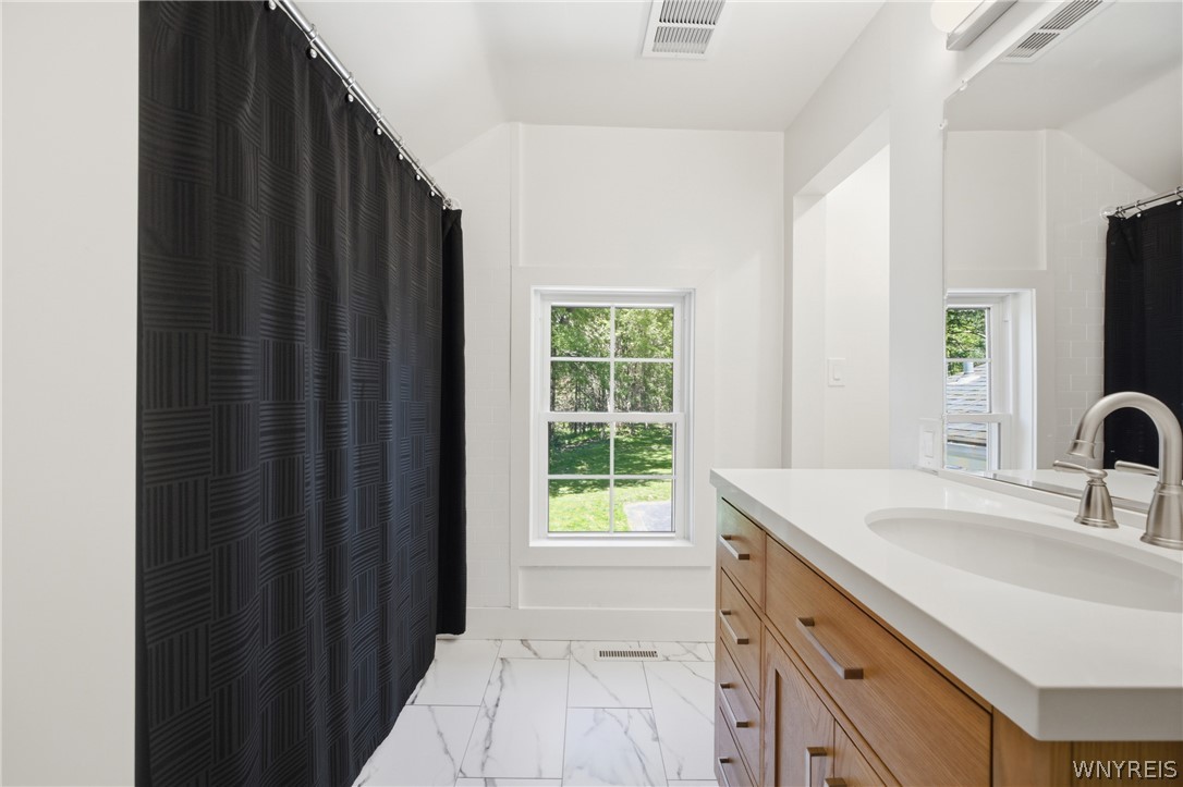 4441 Tonawanda Creek Road Pendleton, NY 14120 - Photo 31 of 50 2nd fl full bath