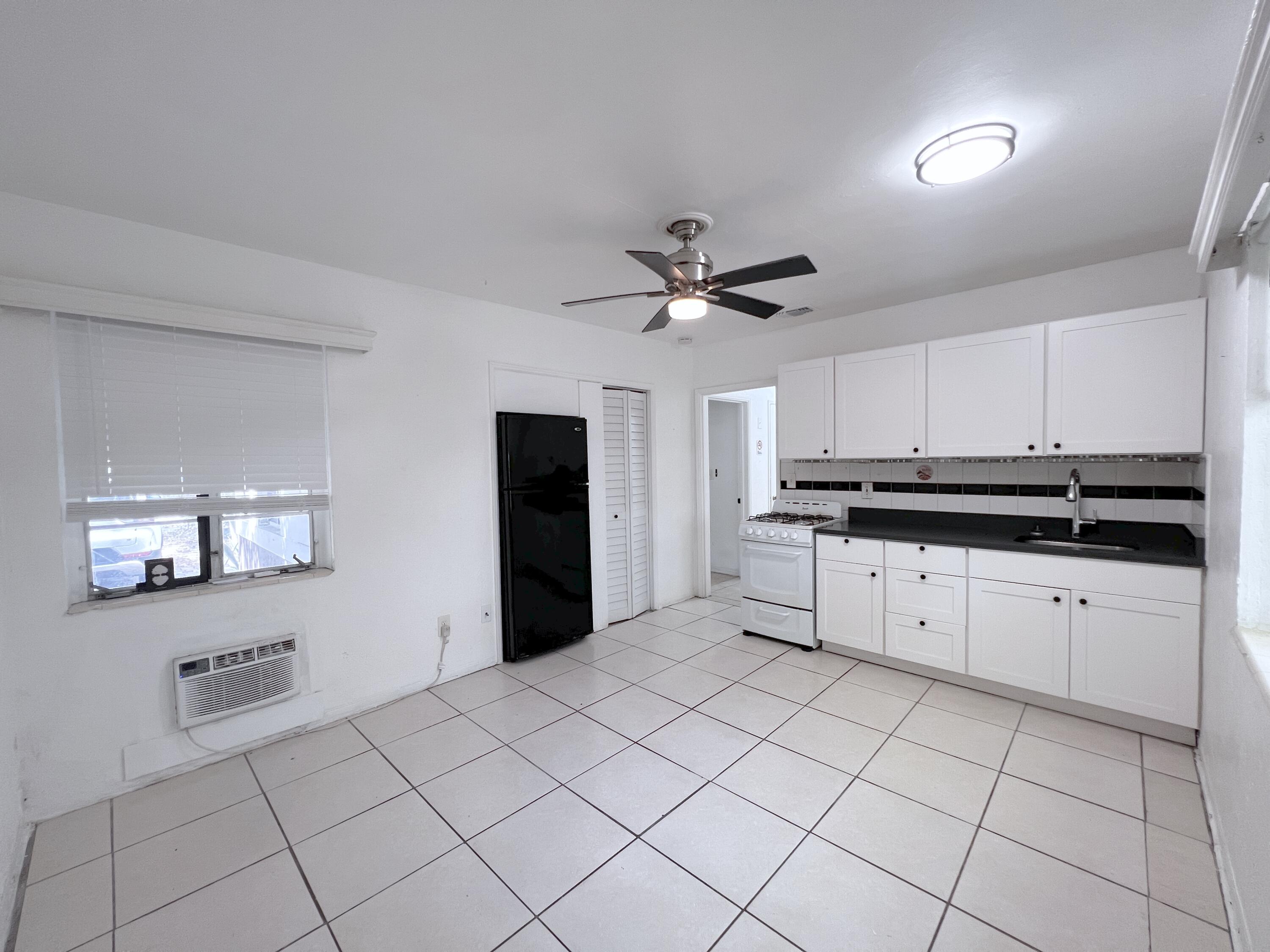 1859 Buchanan Street, Unit 2 Hollywood, FL 33020 - Photo 6 of 28 IMG_6528
