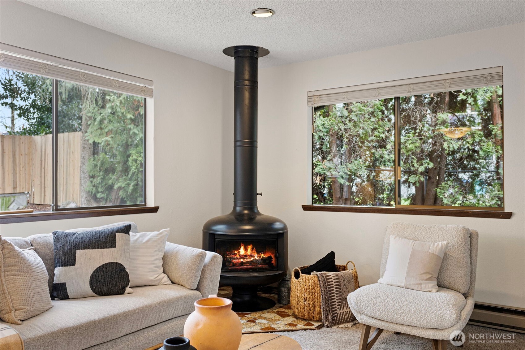 9545 Interlake Avenue North Seattle, WA 98103 - Photo 5 of 32 a living room with furniture and a window