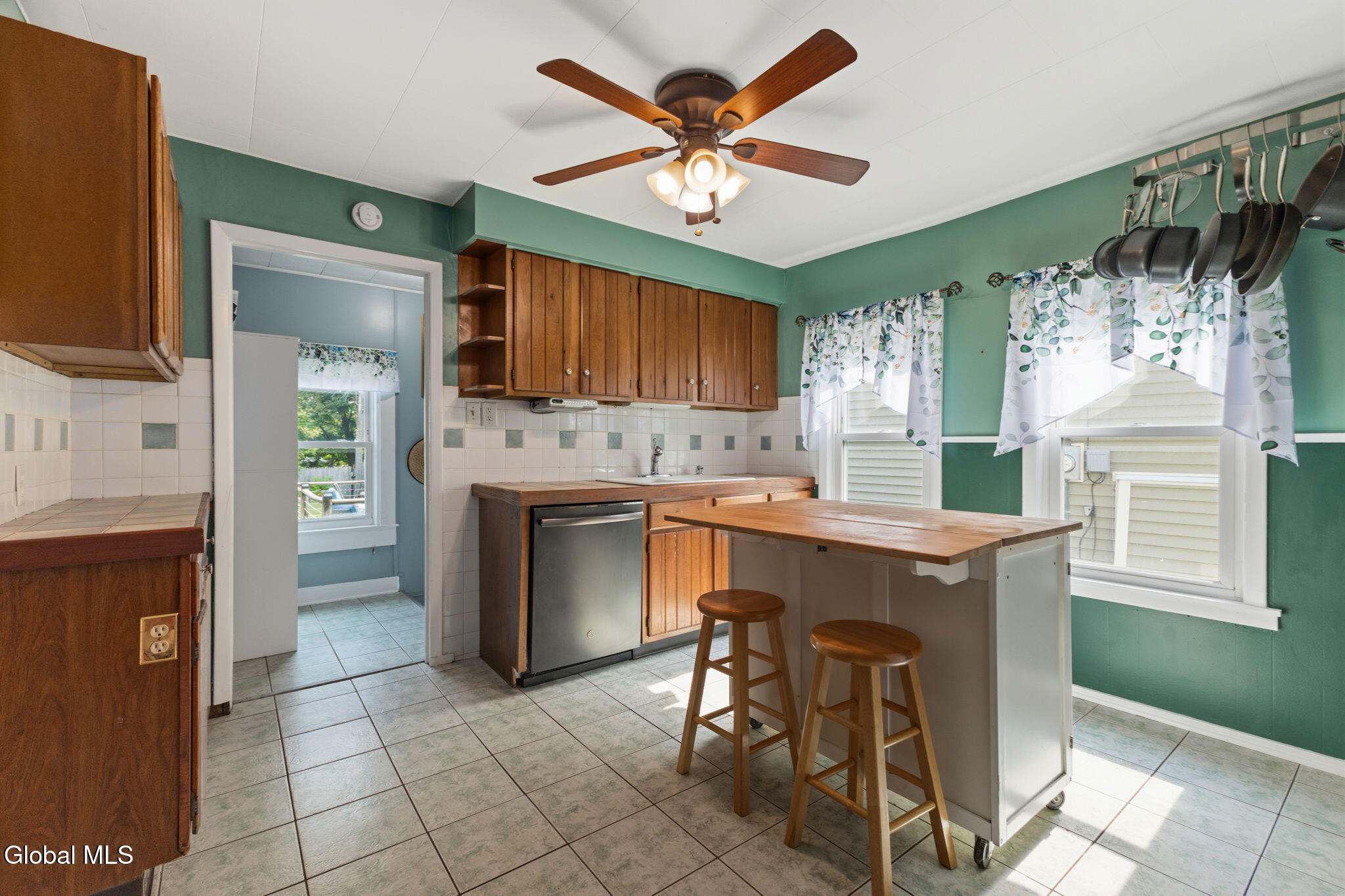 63 Osborne Road Colonie, NY 12205 - Photo 10 of 40 14-63OsborneRd_014