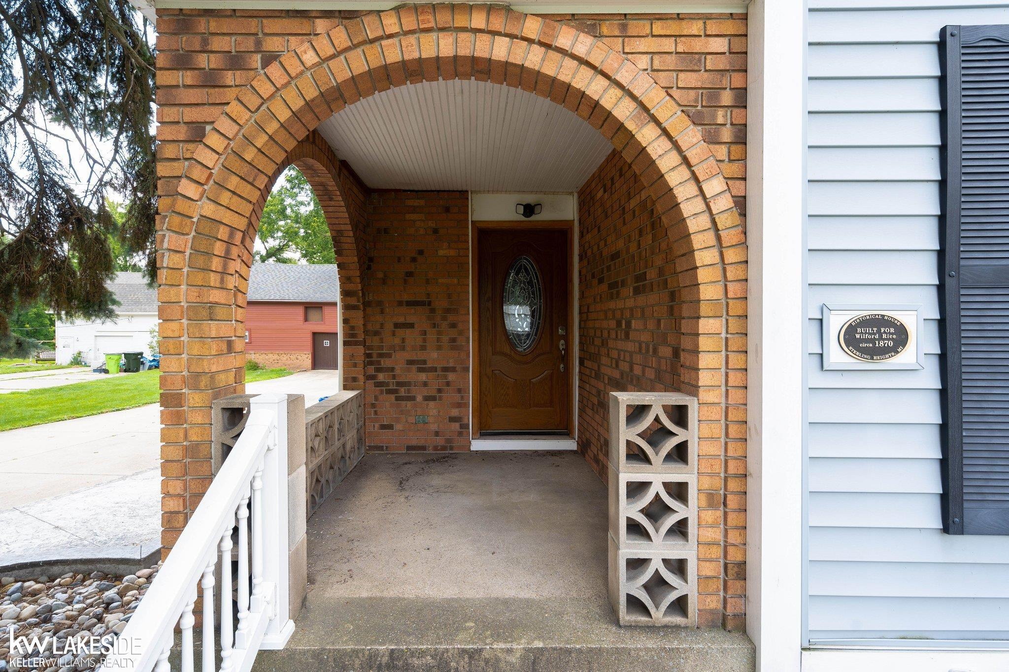 8224 Clinton River Road Sterling Heights, MI 48314 - Photo 6 of 38 50148768-9002636e-ada4-4e52-948a-f6bc55c9f274.JPG