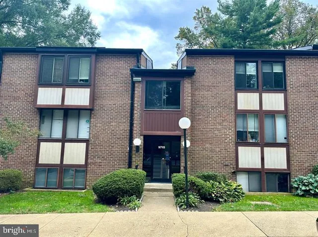 $309,900 | 9715 Kings Crown Court, Unit 202, Fairfax, VA 22031