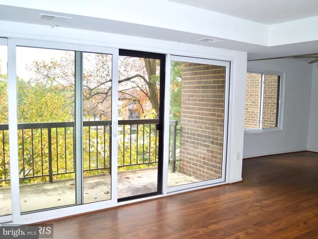 $309,900 | 9715 Kings Crown Court, Unit 202, Fairfax, VA 22031