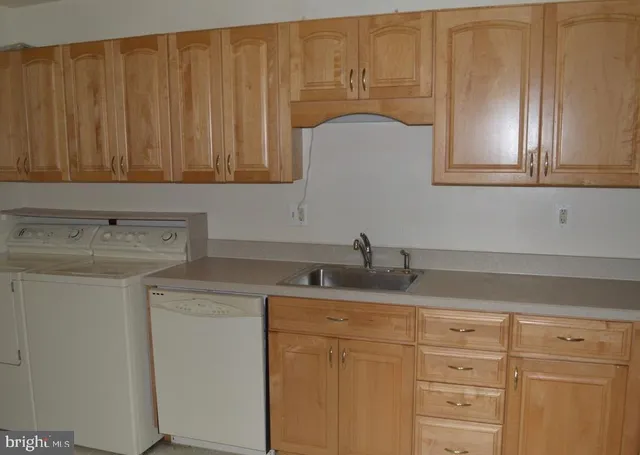 $309,900 | 9715 Kings Crown Court, Unit 202, Fairfax, VA 22031