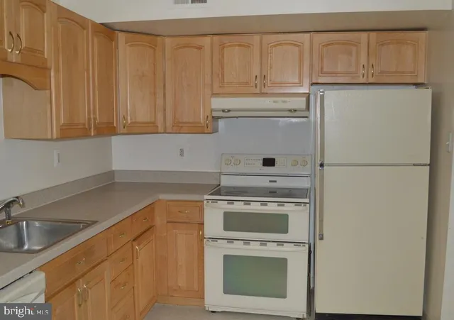 $309,900 | 9715 Kings Crown Court, Unit 202, Fairfax, VA 22031