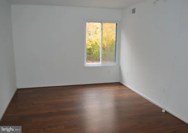 $309,900 | 9715 Kings Crown Court, Unit 202, Fairfax, VA 22031