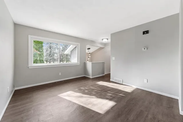 $185,000 | 571 North Montgomery Avenue, Le Center, MN 56057