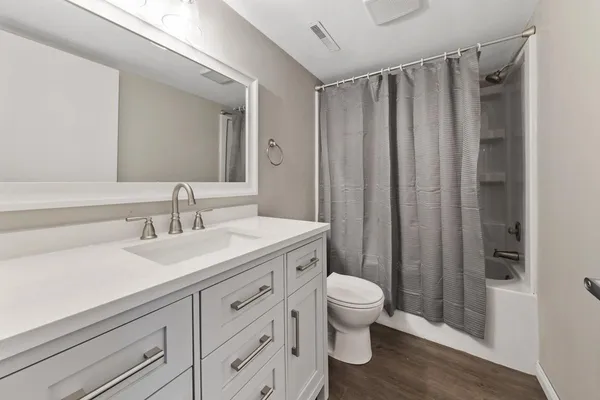 $179,900 | 571 North Montgomery Avenue, Le Center, MN 56057