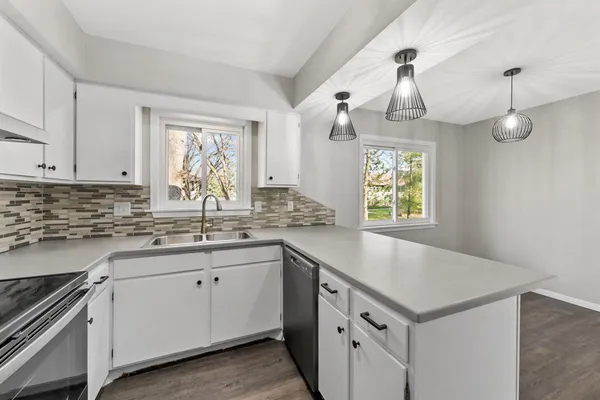 $179,900 | 571 North Montgomery Avenue, Le Center, MN 56057